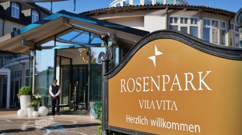 Vila-Vita-Rosenpark-entree