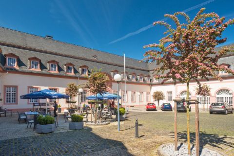 Inner courtyard of the Weilburg castle hotel