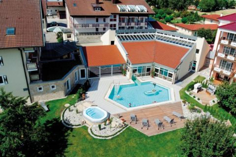 Hotel Lindenhof with Outdoor Pool