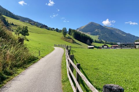 Cycle path towards Saalbach