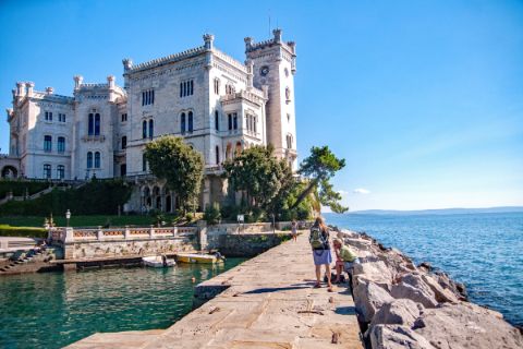 Schloss Miramare beim Wanderurlaub in Istrien