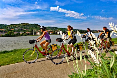 Radfahren entlang der Donau