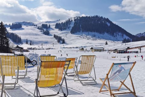 Deck chairs with view of the ski slope