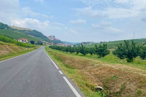 Cycle route towards Castellinaldo d'Alba