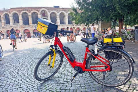 Eurobike E-Bike Leihrad vor der Arena in Verona