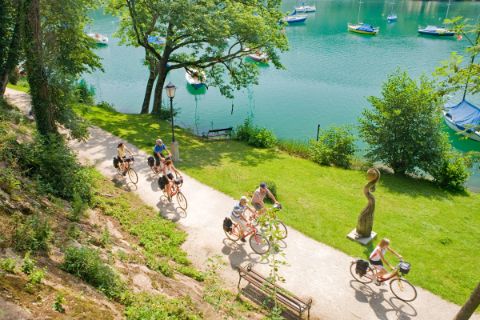 Cyclists on cycle path at Lake Mattsee