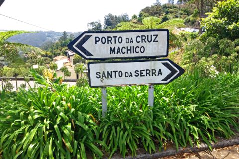 Straßenschild Richtung Porto da Cruz