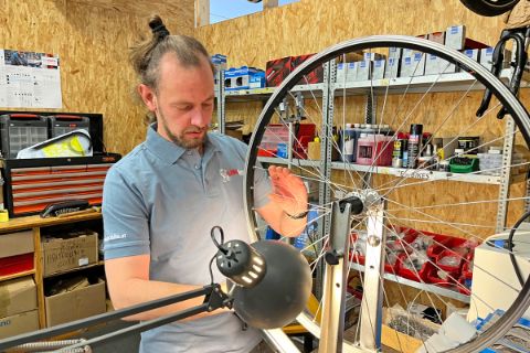Bolzano's wheel mechanic Sebastian