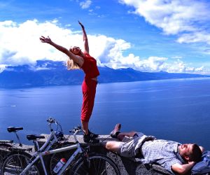 Radfahrer machen Pause am Genfer See