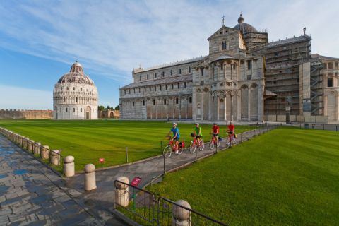 Bike group in front of the cathedral in Pisa