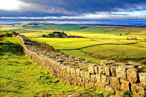 Weitblick in die Landschaft entlang des Hadrians Wall