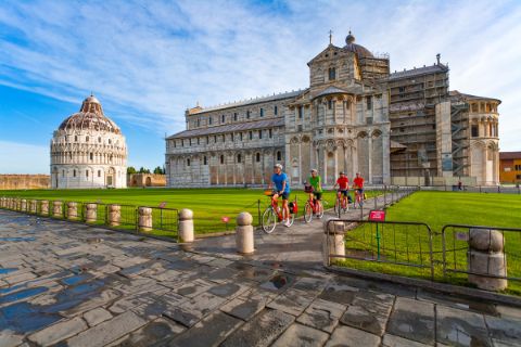 Cyclists in the Piazza dei Miracoli