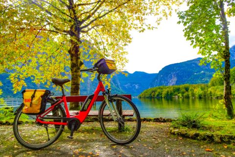 Bike at Lake Hallstättersee