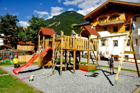 Ferienhof schöne Aussicht mit Spielplatz und Ausblick in die Berge