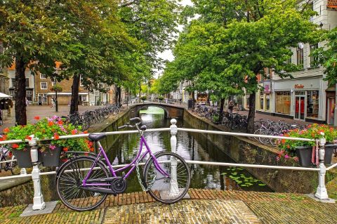 Fahrrad auf Brücke in Amsterdam