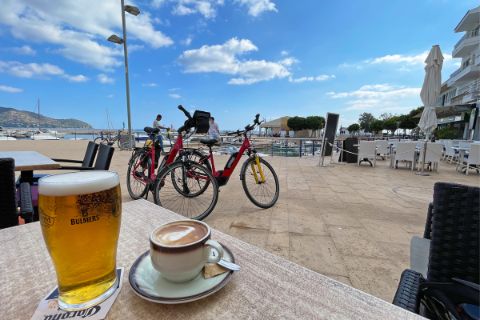 Coffee break at the Cap des Pinar