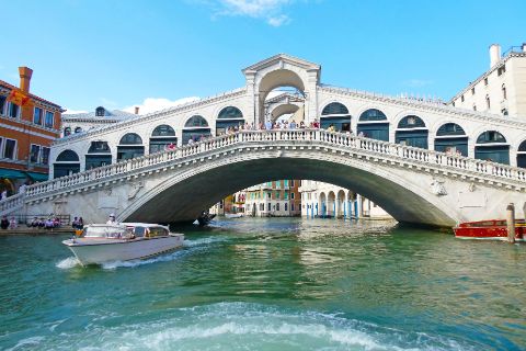Rialtobrücke in Venedig 