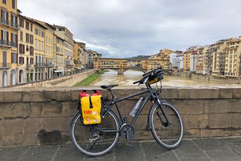 Fahrrad auf Brücke in Florenz