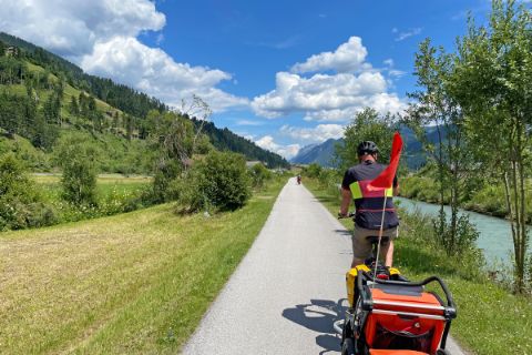 On the road on the family-friendly Drava cycle path