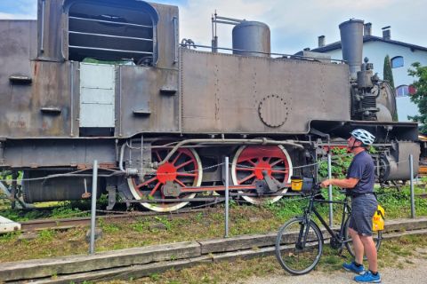 Historic locomotive on the Etsch Cycle Path