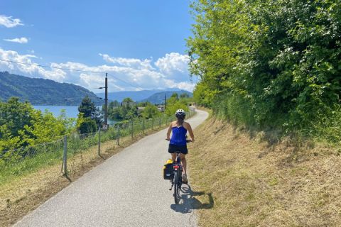 Cycle path on Lake Ossiach