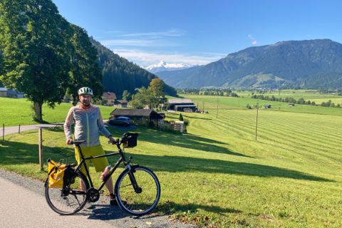 Cyclist with a view of the Kitzsteinhorn