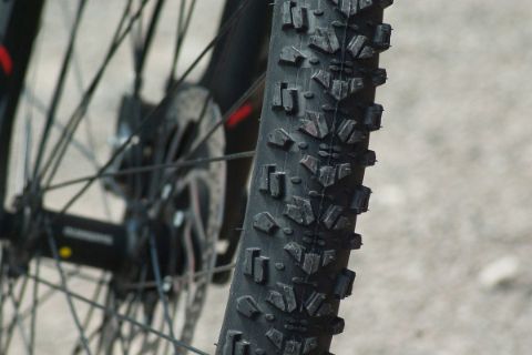 Mountainbike-Reifen mit Stollenprofil