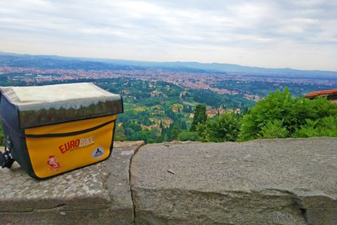 Eurobike Lenkertasche vor dem Ausblick auf Florenz