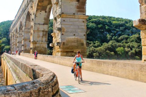 Cyclist on the Pont du Gard