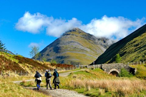 Wanderer unterwegs in Schottland