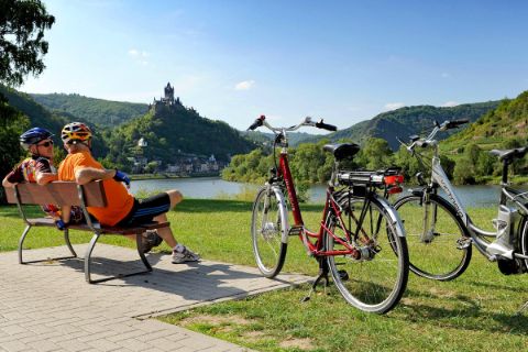 Cyclists on the Moselle