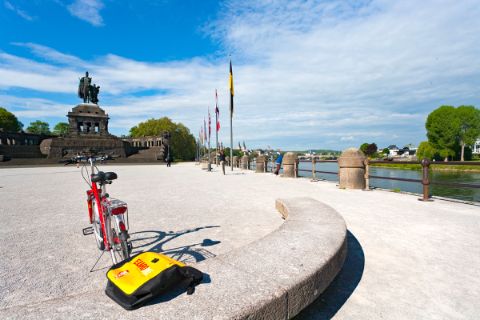 Fahrrad vor dem Kaiser Wilhelm Denkmal 