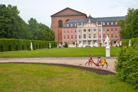 Fahrrad vor dem Kurfürstlichen Palais