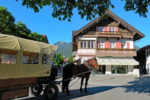 Horse-drawn carriage at the market place in Garmisch