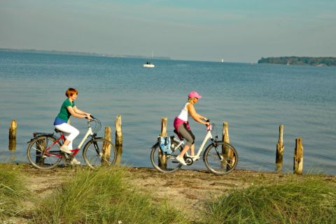 Cycling along the sea in North Frisia