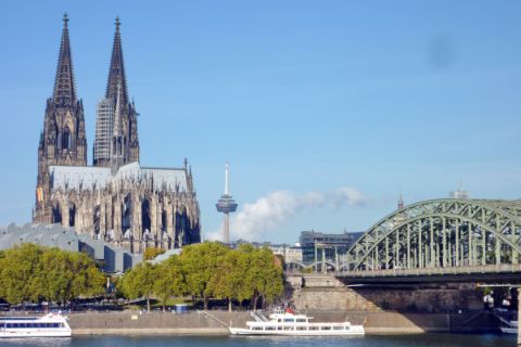 Kölner Dom mit Blick auf den Rhein