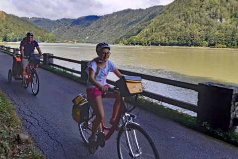 Cyclists along the Danube