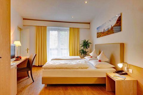 Helles, freundliches Zimmer im Hotel Goldene Krone