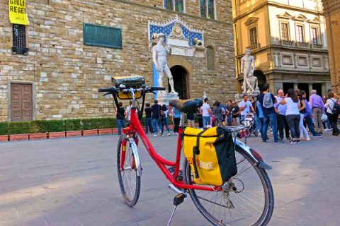 Fahrrad mit der Statue des Davide in Florenz