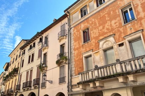 Häuserreihe in der Altstadt von Vicenza