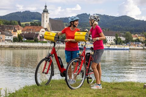 Cyclists take a break near Grein on the Danube