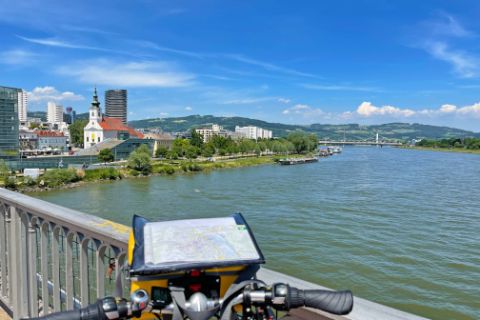 Blick auf Donau und Stadt