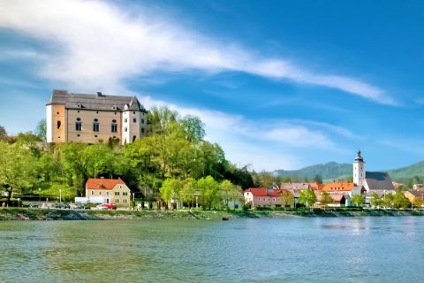 Sicht auf das andere Donauufer und Grein