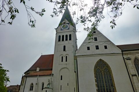 Beeindruckende Kirche am Wanderweg Altmühltal