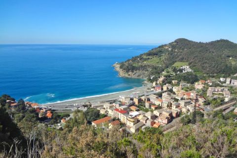 Wandern mit Blick auf Liguriens Küste