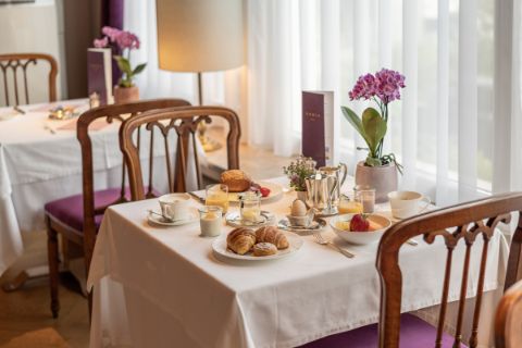 Hotel Adria Breakfast Table