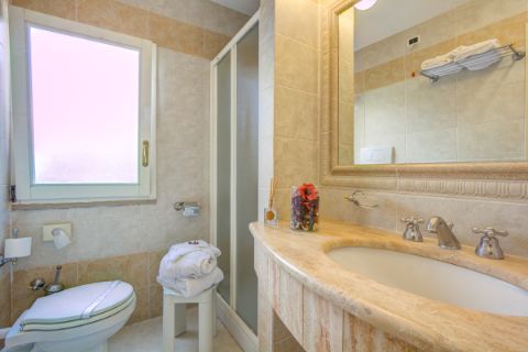 Bathroom at Hotel Locanda