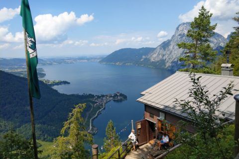 Panoramic view of the Traunsee from the alpine hut