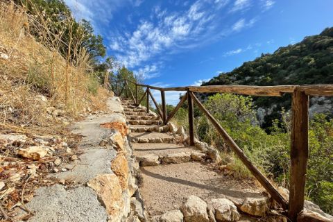 Treppen bei Cala Fiuli
