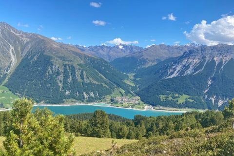 Instagram Gewinnspiel Gewinnerin Frau Zuche im Wanderurlaub vom Reschensee nach Meran
